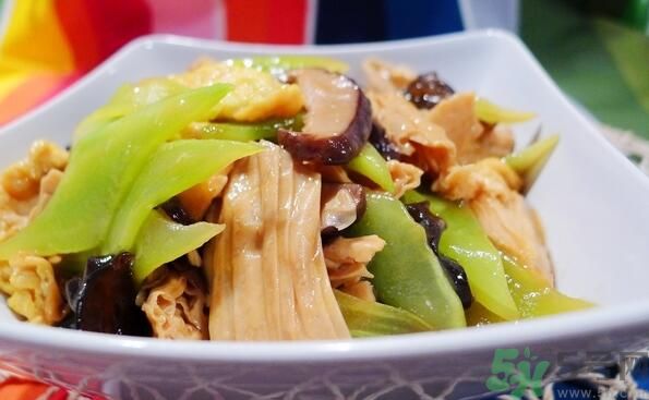 萵筍可以和香菇一起炒嗎？萵筍和香菇一起吃好嗎？