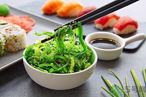涼拌生菜放生抽還是老抽？涼拌菜放什么醬油好？