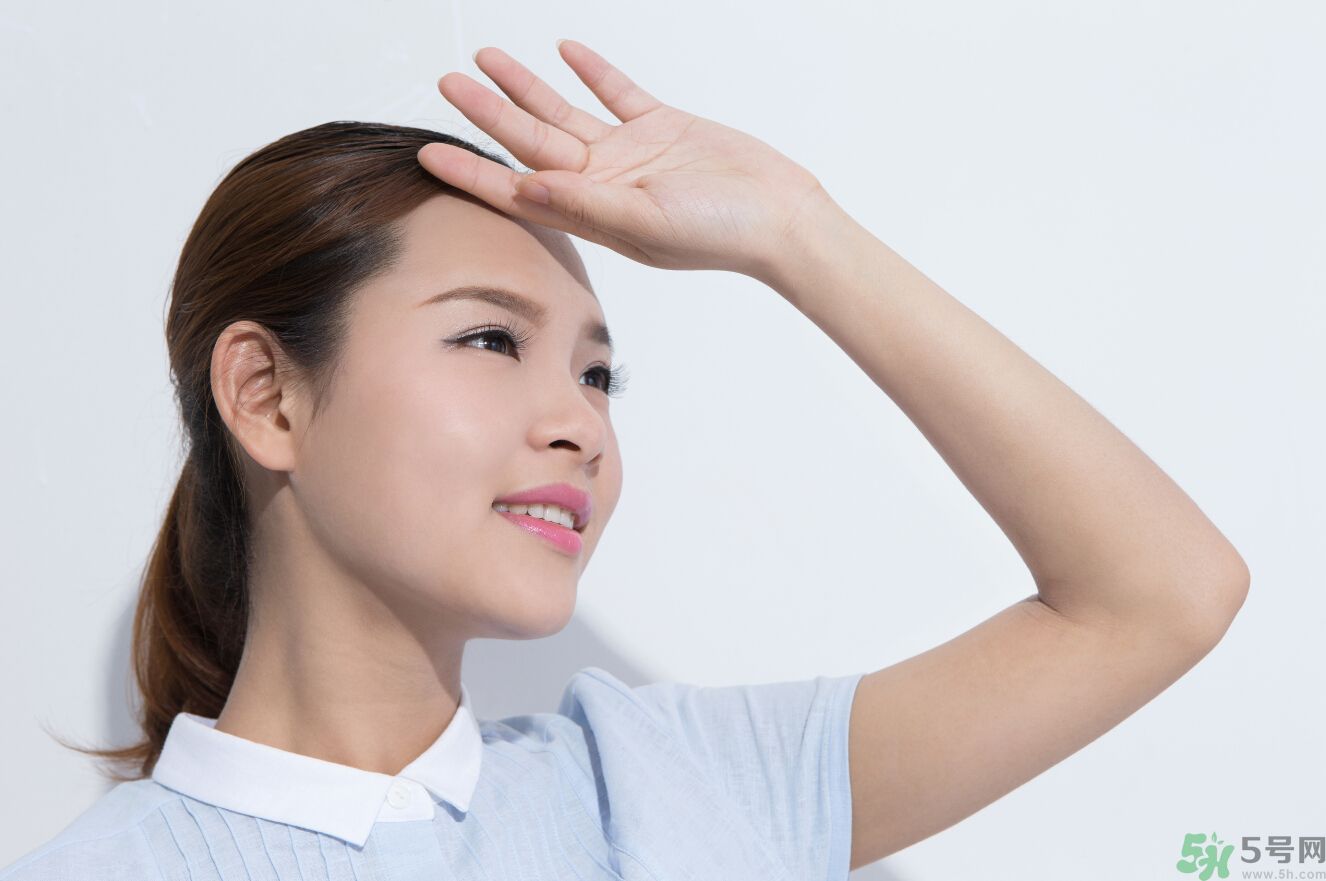 胳膊曬黑了多久能恢復(fù)？胳膊曬黑了怎么白回來(lái)？
