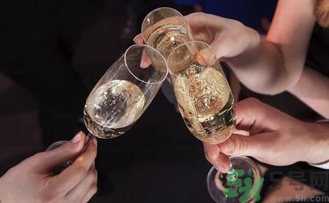 胡蘿卜汁可以解酒嗎？喝胡蘿卜汁可以醒酒嗎？