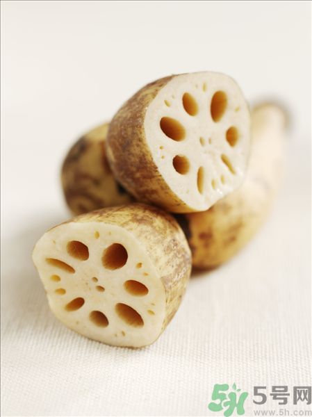 蓮藕里面的泥怎么清理？蓮藕里面的泥巴怎么洗？