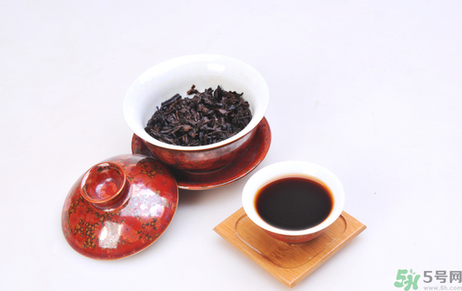普洱茶生茶好還是熟茶好？普洱茶的功效與作用？