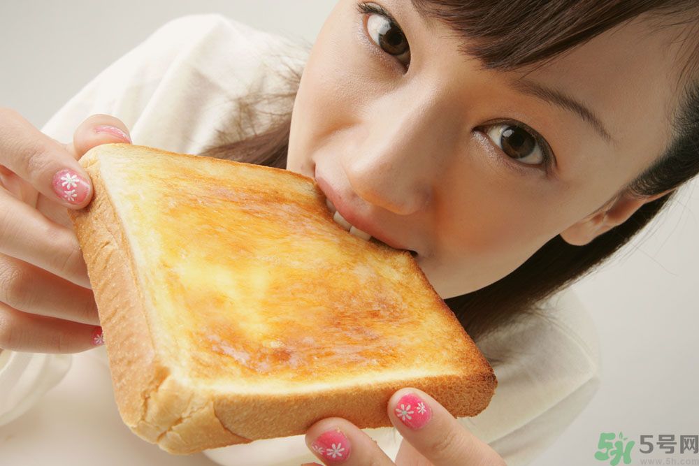 青春期女生吃很多是怎么回事？青春期女生很能吃怎么辦？