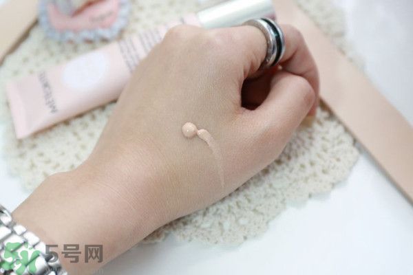 法國嬌蘭幻彩流星亮肌乳怎么使用？法國嬌蘭幻彩流星亮肌乳使用心得