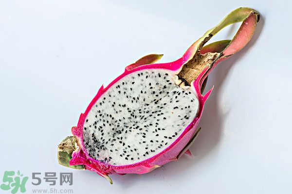 火龍果外面發(fā)霉了里面還能吃么？火龍果外皮爛了還能吃嗎？