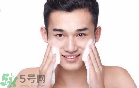 整天對(duì)著電腦，怎么減少對(duì)皮膚的傷害？