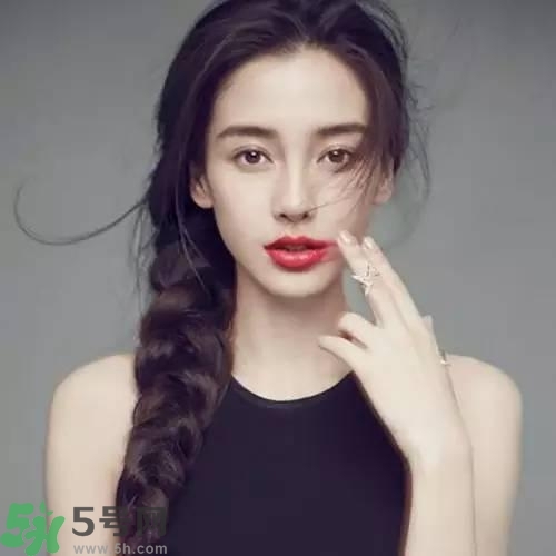 唇色深的人適合什么顏色的口紅？如何挑選口紅的顏色？