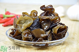 木耳能用開水泡嗎？泡木耳用熱水還是涼水好？
