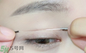 單眼皮怎么變雙眼皮了？單眼皮上面有一條線