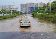 路面雨水多深車輛不宜通行？車輛在雨水中行駛要注意什么？