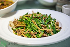 隔夜的韭菜能吃嗎？韭菜炒熟后第二天能吃嗎？