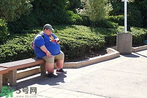 拜拜肉是怎么形成的？蝴蝶袖是怎么引起的？