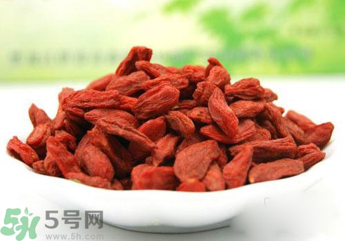 枸杞放久了變濕了可以吃嗎？枸杞放久了變黏了可以吃嗎？