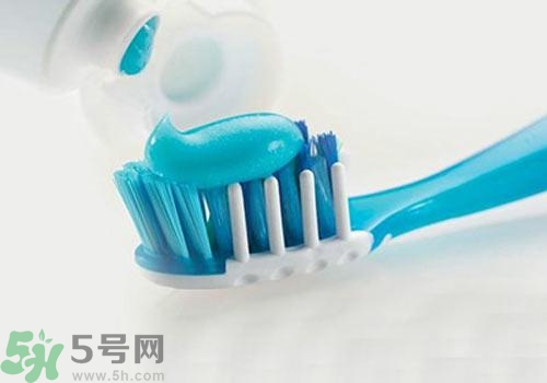 牙膏含氟好不好？牙膏含氟好還是不含氟好？