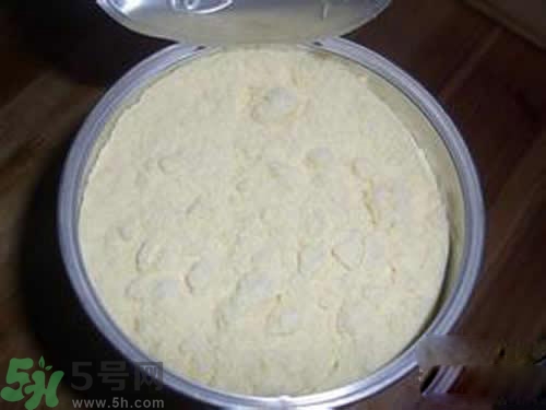 奶粉結塊是怎么回事？奶粉結塊可以吃嗎？