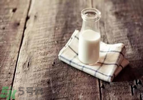 牛奶和羊奶哪個好？牛奶和羊奶哪個更有營養(yǎng)？