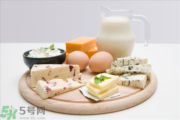 一天喝多少牛奶最好？牛奶一天喝多少合適？