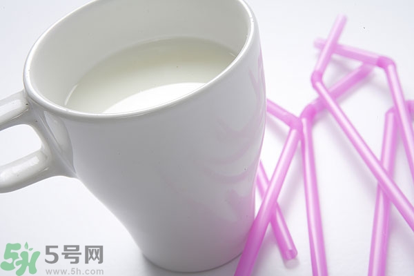 羊奶和牛奶哪個(gè)營(yíng)養(yǎng)高?牛奶與羊奶哪個(gè)營(yíng)養(yǎng)更好？