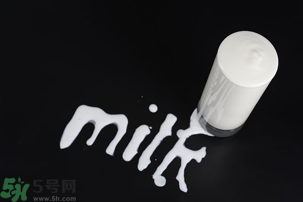 一天喝多少牛奶最好？牛奶一天喝多少合適？