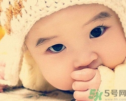 小孩指甲發(fā)白是怎么回事？小孩指甲發(fā)白怎么辦？