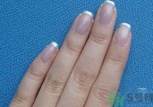 指甲發(fā)紫是什么原因？指甲發(fā)紫是怎么回事？