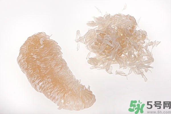 柚子的瓤是紅色正常嗎？柚子里面是紅色的能吃嗎？
