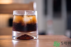 可樂第二天還可以喝嗎？隔夜的碳酸飲料可以喝嗎？