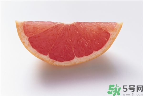 柚子的瓤是紅色正常嗎？柚子里面是紅色的能吃嗎？