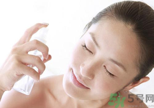 保濕噴霧怎么用？保濕噴霧的正確使用方法