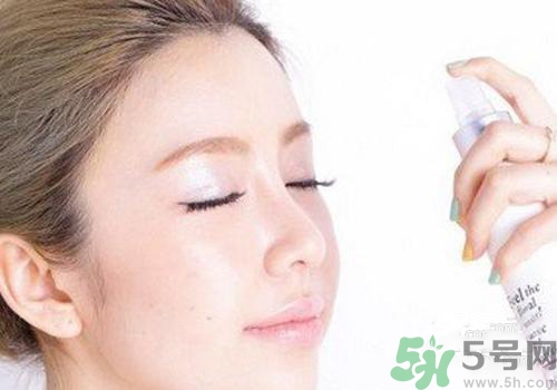 保濕噴霧怎么用？保濕噴霧的正確使用方法