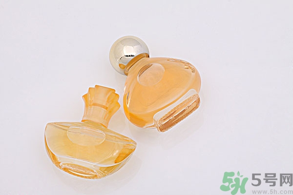 香水能掩蓋狐臭嗎？香水可以除狐臭嗎？