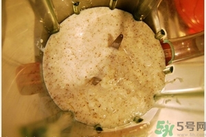 香瓜里面有紅點能吃嗎？香瓜瓤里面有紅點還能吃嗎？