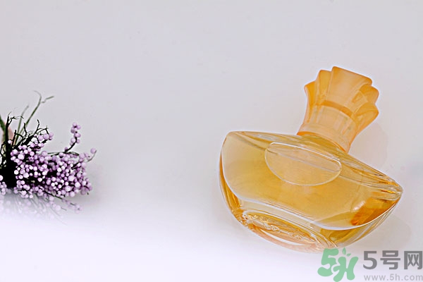 香水能掩蓋狐臭嗎？香水可以除狐臭嗎？