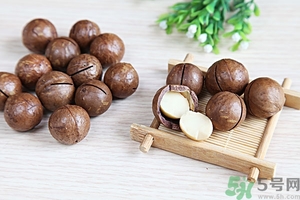 夏威夷果發(fā)黃好不好？夏威夷果這么硬怎么吃？