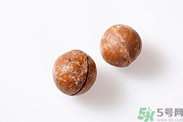 夏威夷果吃多了會(huì)怎么樣？夏威夷果吃了會(huì)長(zhǎng)胖嗎？