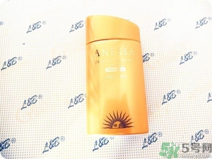 安耐曬為什么那么??？安耐曬是水狀液體的嗎？