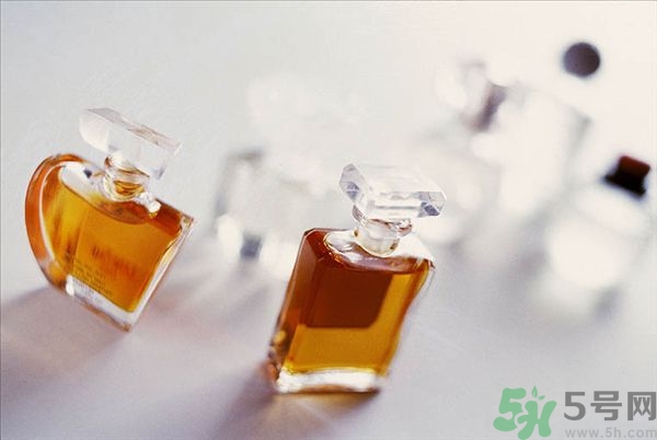 香水噴到臉上去了怎么辦？怎么噴香水才是正確的？