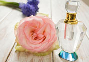 香水噴到嘴巴里怎么辦？香水噴到眼睛里怎么辦？