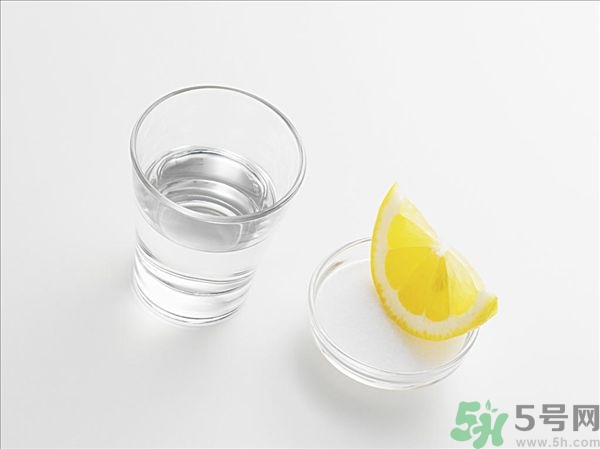 中暑喝鹽水有用嗎？中暑可以喝牛奶嗎？