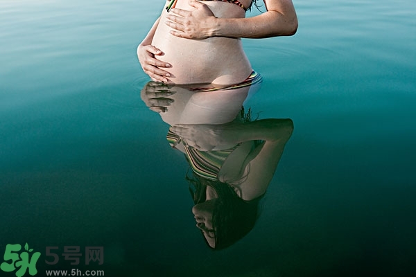 懷孕能浮潛嗎？備孕可以游泳嗎？有影響嗎？