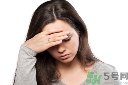 女人濕氣重的癥狀有哪些？女人濕氣重有什么表現(xiàn)？