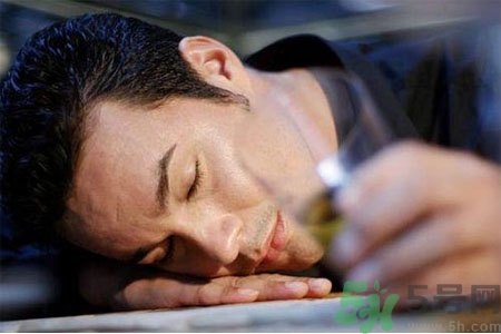 男人濕氣重的表現(xiàn)有哪些？男人去除濕氣的方法有哪些？