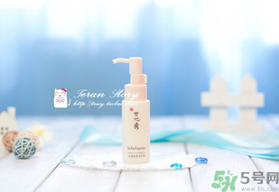 卸妝油好用還是卸妝水好用？卸妝油和卸妝水哪個好？