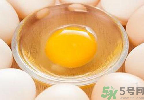 蛋黃和蛋白哪個更有營養(yǎng)？吃蛋黃有什么好處？