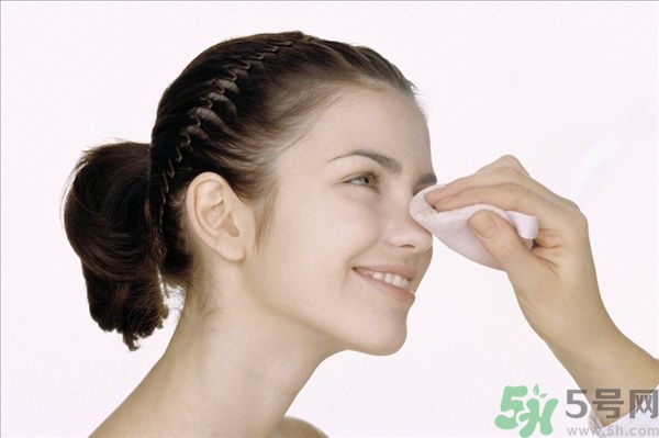 用卸妝水洗臉后還需用洗面奶嗎？卸妝水洗臉后可以不用洗面奶嗎？
