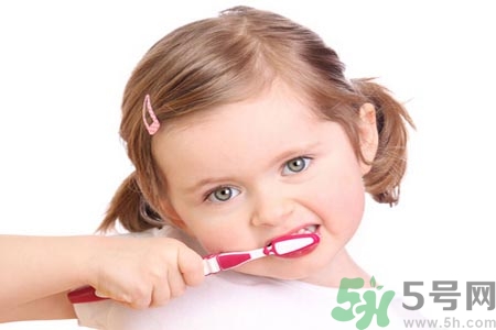 寶寶口腔潰瘍?cè)趺崔k？治療寶寶口腔潰瘍方法有什么？