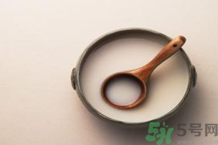 米酒變黃了是什么原因？米酒變黃了還能吃嗎？
