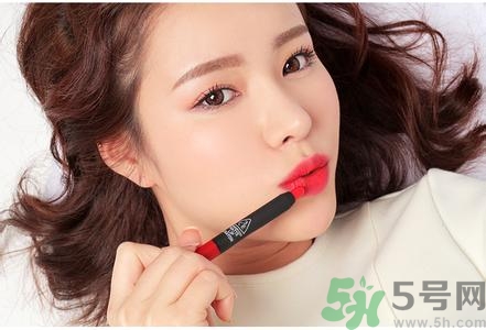 西柚色是珊瑚色嗎？西柚色和珊瑚色的區(qū)別