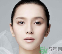 為什么眉心總是長痘痘？眉心長痘痘怎么回事？