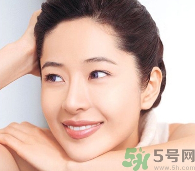 為什么眉心總是長痘痘？眉心長痘痘怎么回事？